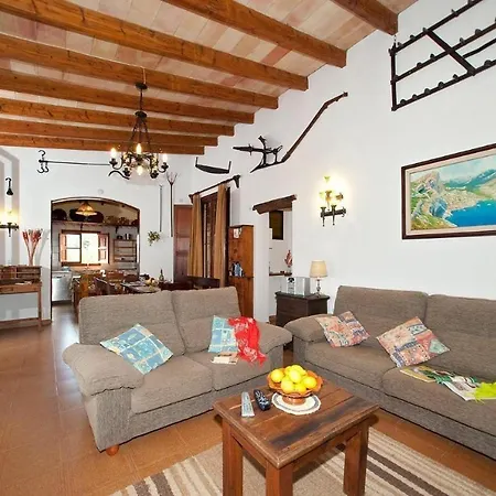 Tia Villa